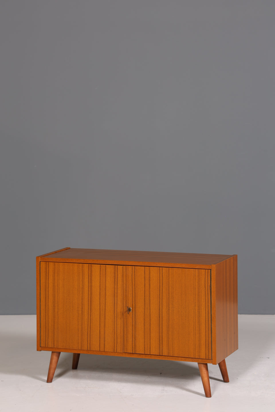 Wunderschöne Mid Century Kommode Vintage TV Sideboard Schrank 1 von 2