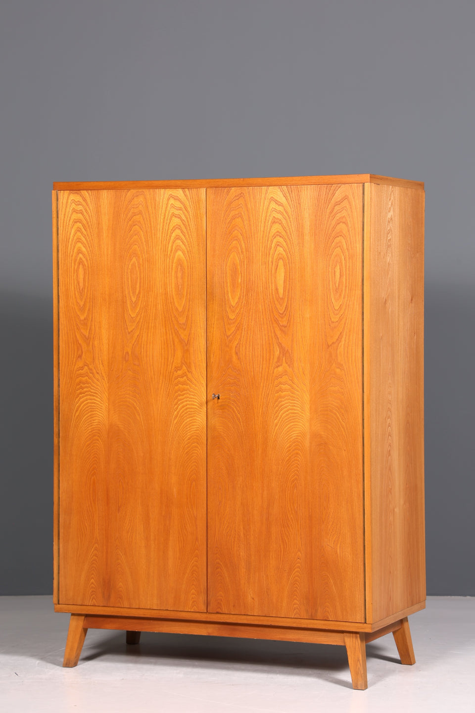 Mid Century / Hellerau / Vintage deals / Kleiderschrank / Schrank /