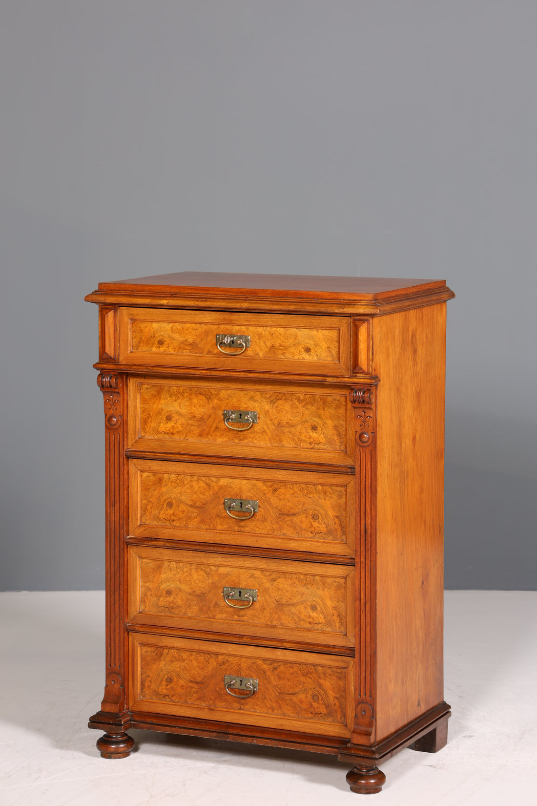 Edle Gründerzeit Kommode Louis Philippe Vertiko Nussbaum Sideboard um 1880 Schubladenkommode