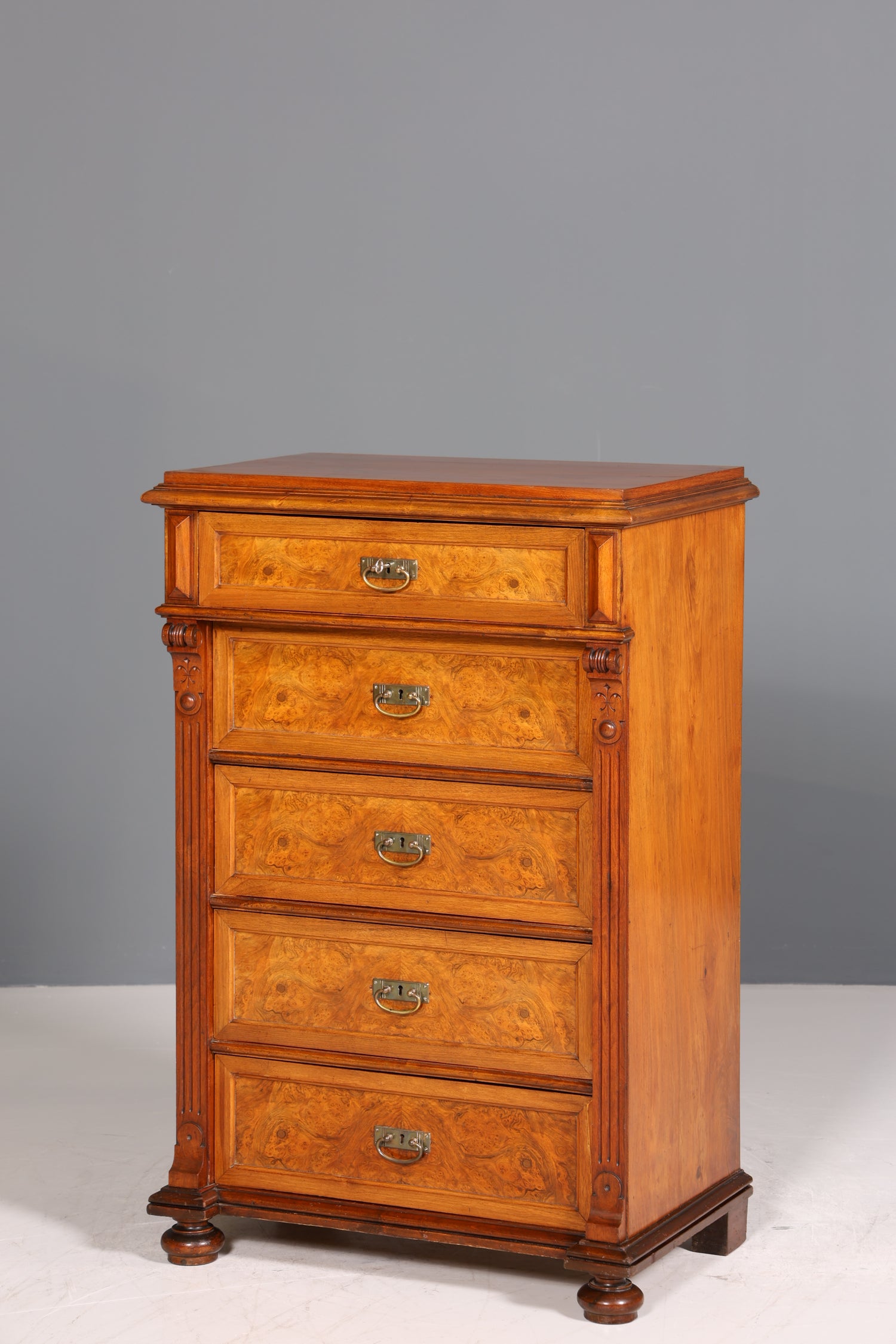 Noble Wilhelminian style chest of drawers Louis Philippe Vertiko walnut sideboard around 1880 chest of drawers