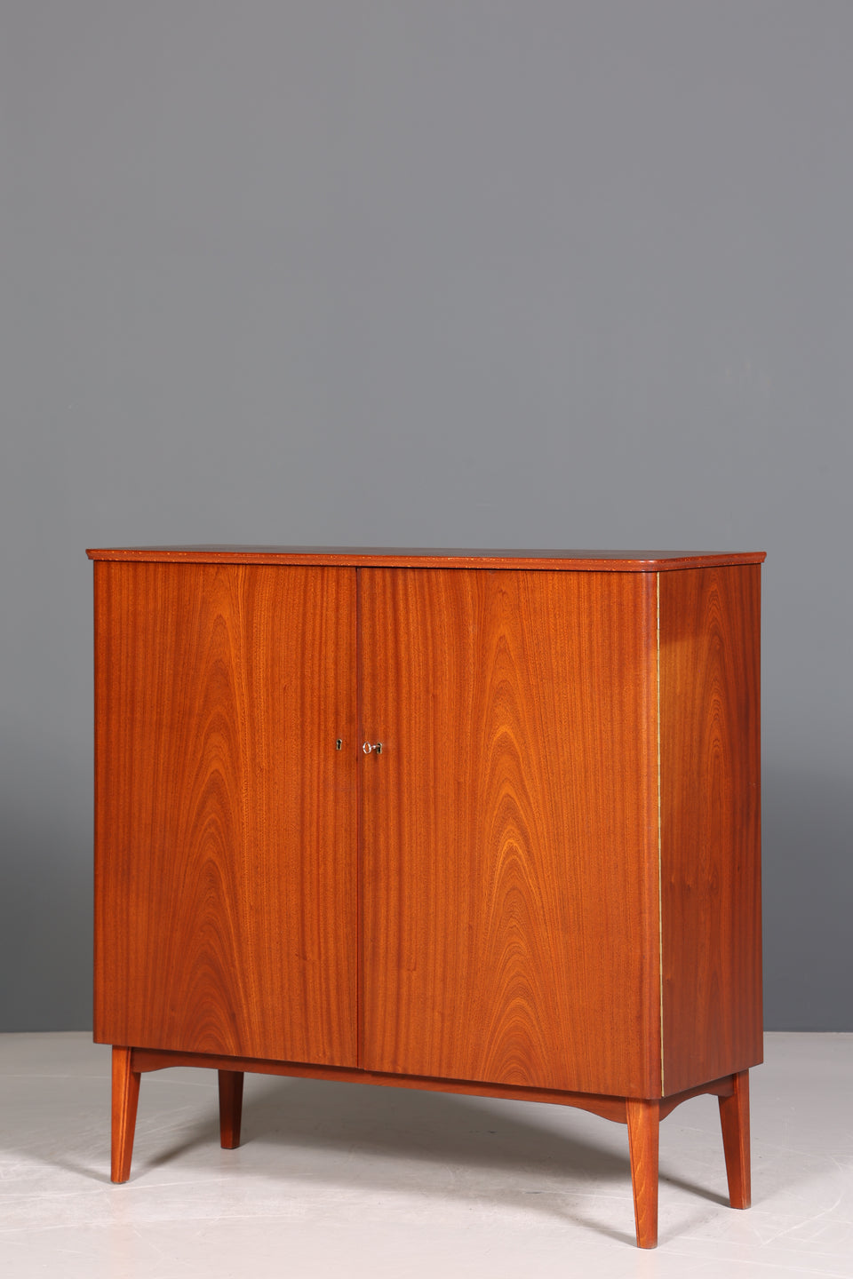 Stilvoller Mid Century Schrank 60er Jahre Wäscheschrank Aktenschrank Kommode