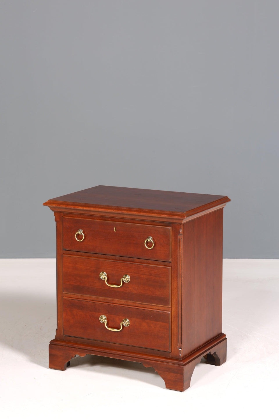 Fantastic chest of drawers from Drexel Heritage USA Antique style bedside table 3 of 3