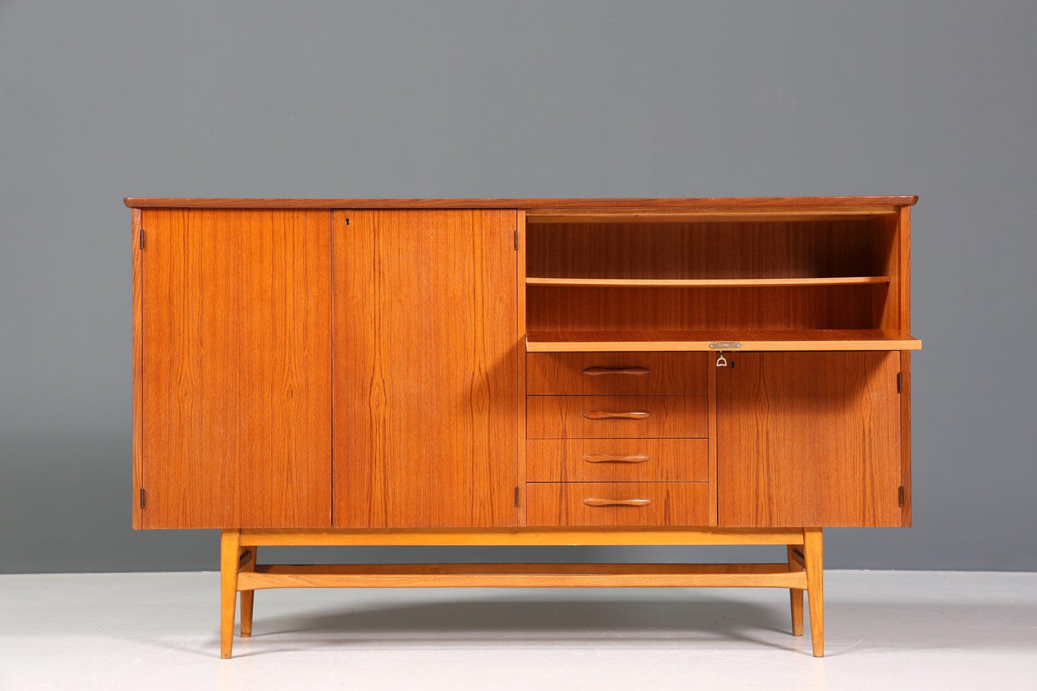 Schlichtes Mid Century Highboard Vintage Sideboard Danish Design Teak Holz Kommode 60er Jahre