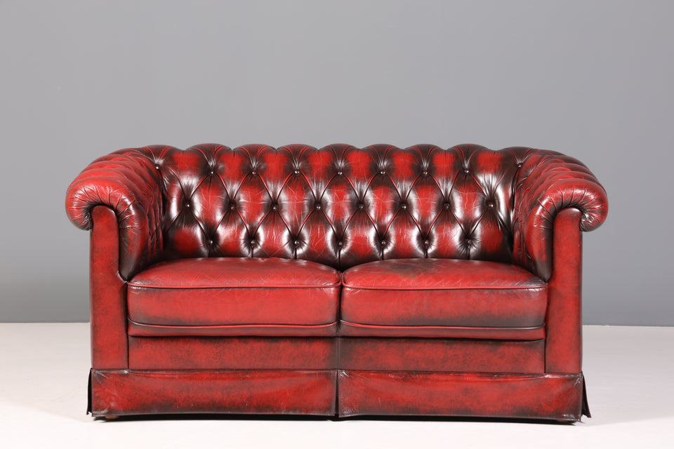 Wunderschönes Original Chesterfield 2er Sofa Englisch Oxblood Leder 2- Sitzer Couch 1 von 2