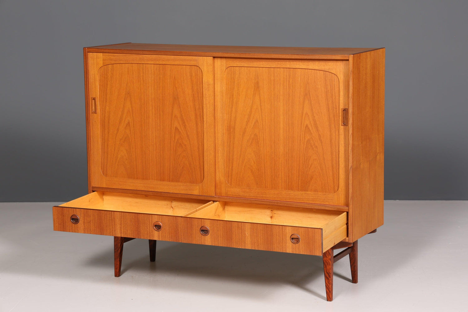 Stilvolles Mid Century Highboard &quot;Made in Denmark&quot; echt Holz Schrank Retro Sideboard Regal skandinanvische Möbel