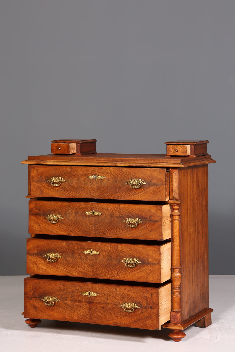 Wunderschöne Gründerzeit Kommode Louis Philippe Vertiko Nussbaum Sideboard um 1880