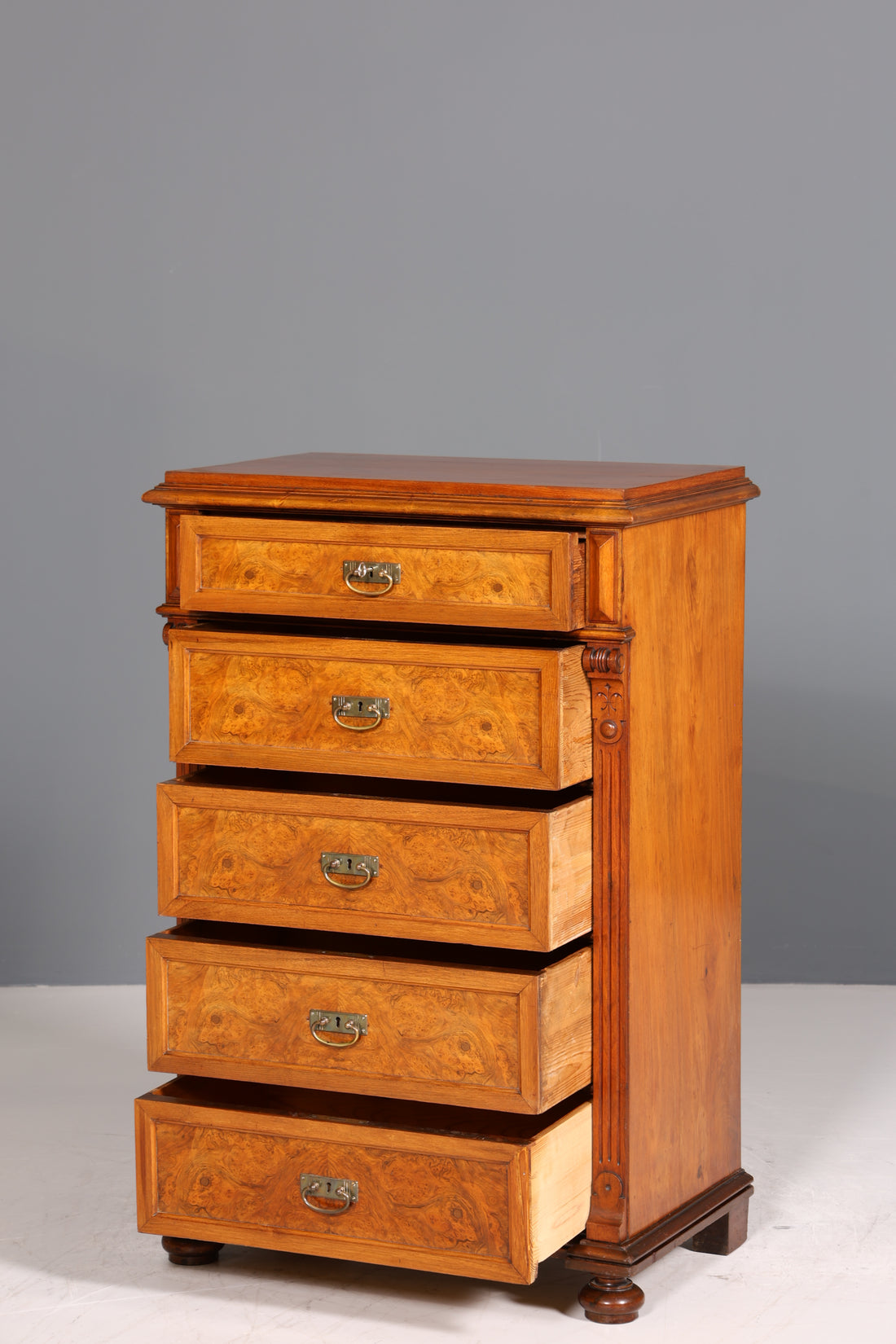 Edle Gründerzeit Kommode Louis Philippe Vertiko Nussbaum Sideboard um 1880 Schubladenkommode