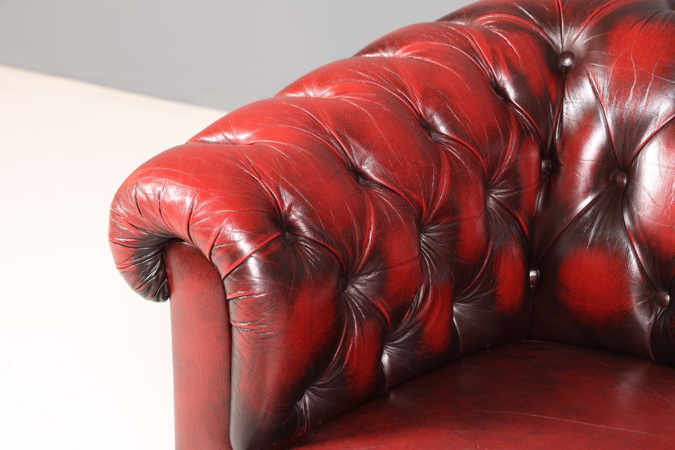 Wunderschönes Original Chesterfield 2er Sofa Englisch Oxblood Leder 2- Sitzer Couch 1 von 2