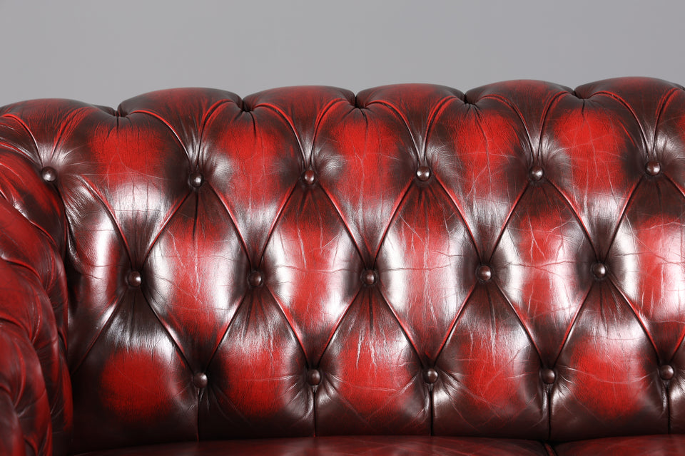 Wunderschönes Original Chesterfield 2er Sofa Englisch Oxblood Leder 2- Sitzer Couch 1 von 2