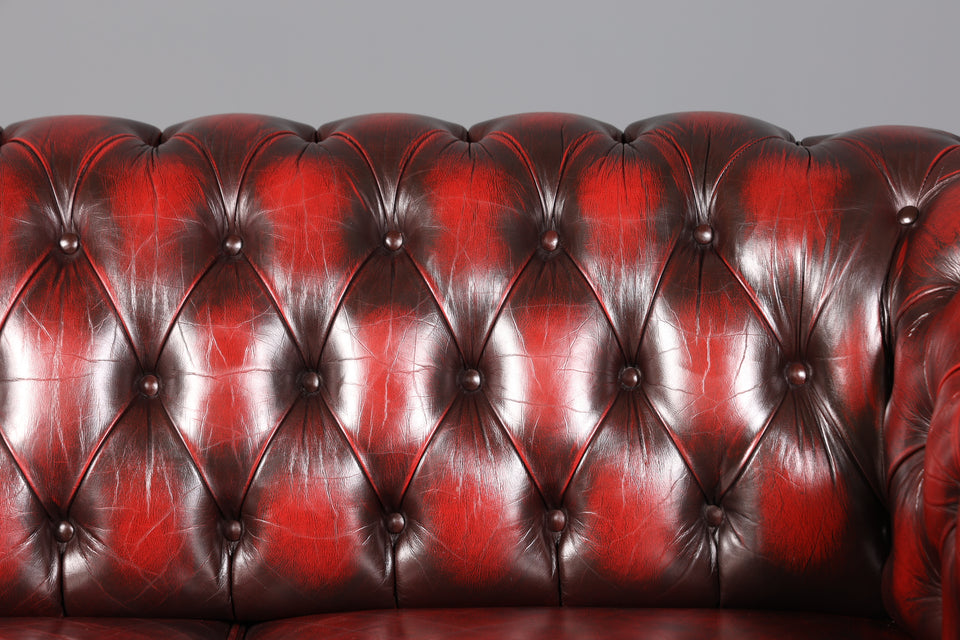 Wunderschönes Original Chesterfield 2er Sofa Englisch Oxblood Leder 2- Sitzer Couch 1 von 2