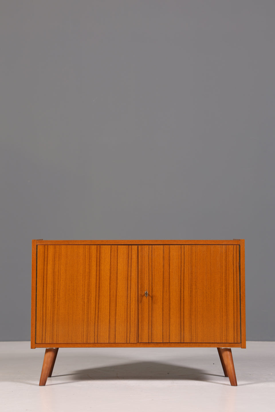 Wunderschöne Mid Century Kommode Vintage TV Sideboard Schrank 1 von 2