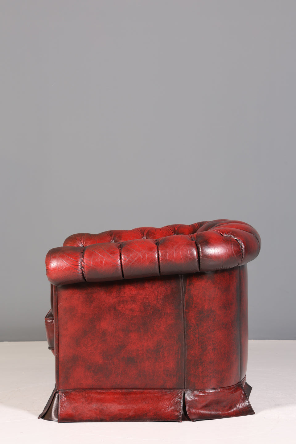 Wunderschöner Original Chesterfield Sessel echt Leder Oxblood Herrensessel England Armlehnsessel