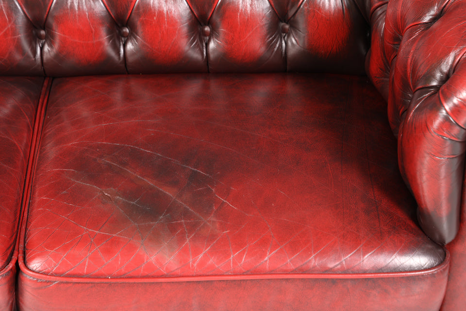 Wunderschönes Original Chesterfield 2er Sofa Englisch Oxblood Leder 2- Sitzer Couch 1 von 2