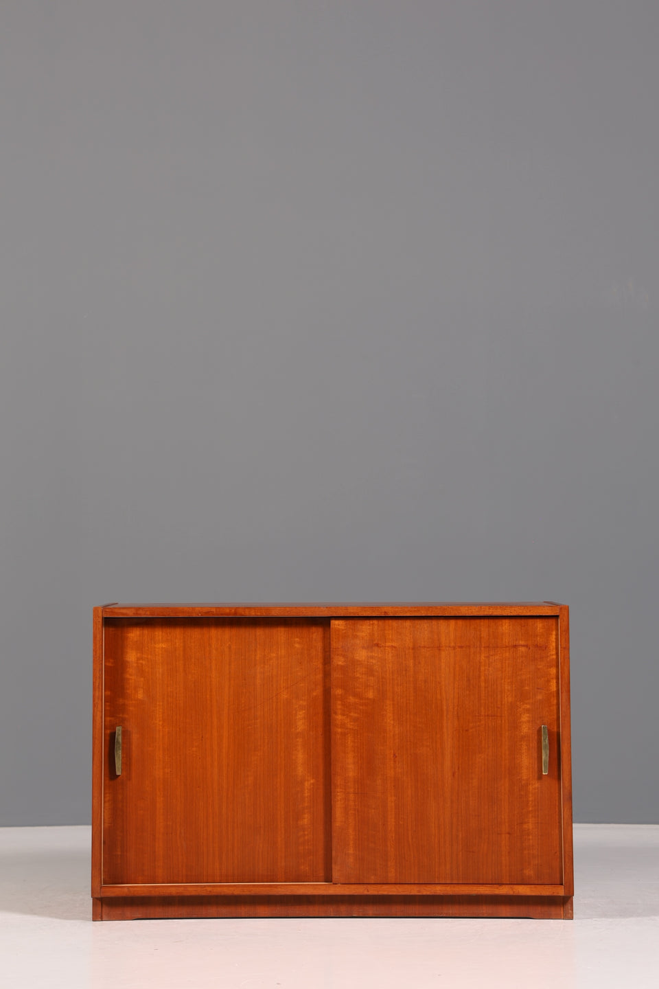 Traumhafter Original Hellerau Mid Century Schrank echt Holz Schiebetür Kommode Danish Design Sideboard