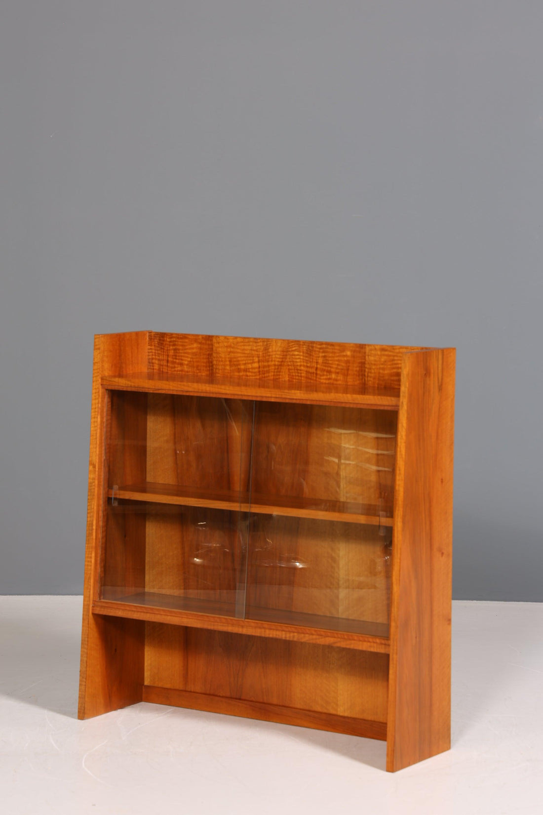 Beautiful Mid Century Display Cabinet Vintage Bookcase Stand Shelf 1 of 2