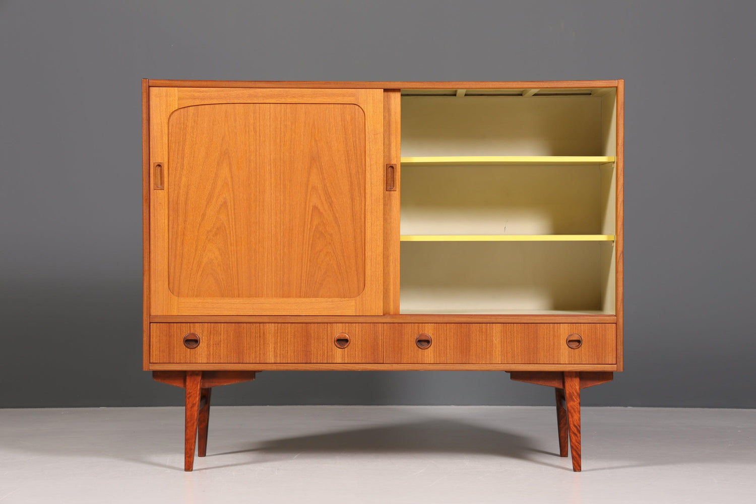 Stilvolles Mid Century Highboard &quot;Made in Denmark&quot; echt Holz Schrank Retro Sideboard Regal skandinanvische Möbel