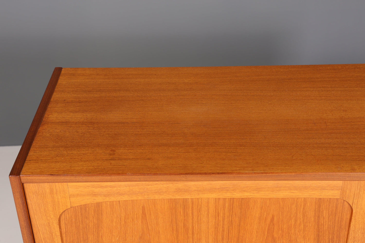 Stilvolles Mid Century Highboard &quot;Made in Denmark&quot; echt Holz Schrank Retro Sideboard Regal skandinanvische Möbel