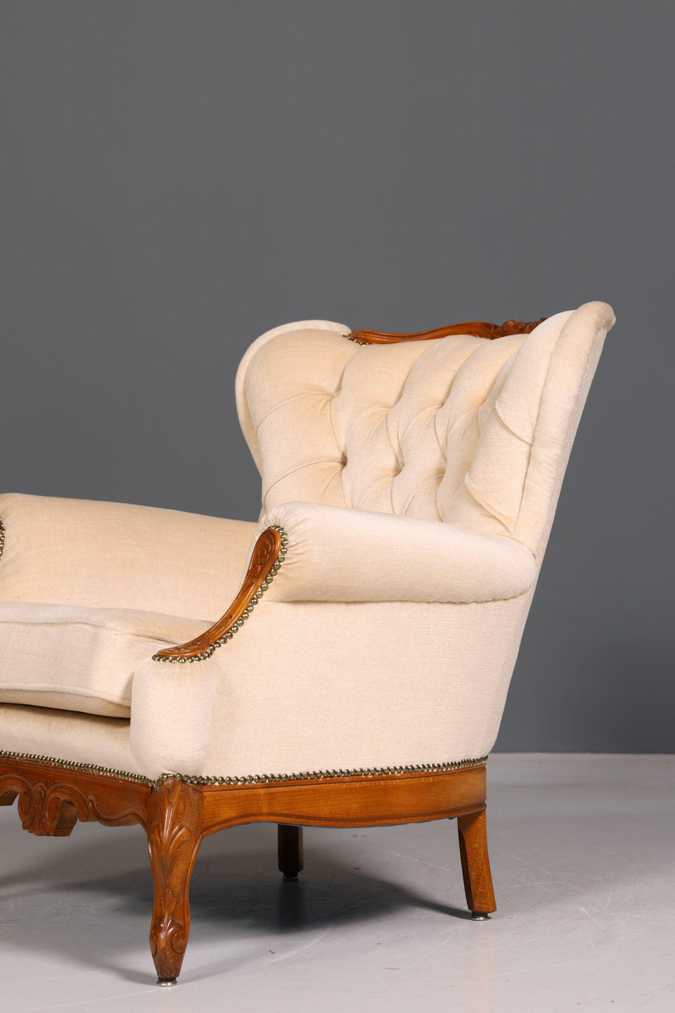 Beautiful Chippendale armchair antique baroque style Chesterfield armchair velvet upholstered armchair