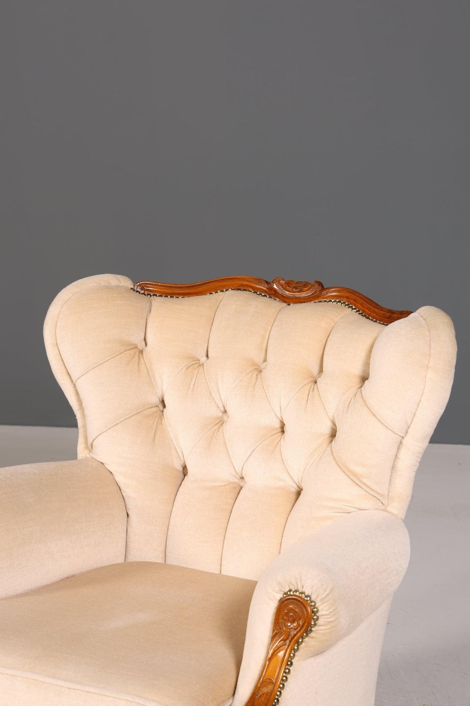 Beautiful Chippendale armchair antique baroque style Chesterfield armchair velvet upholstered armchair