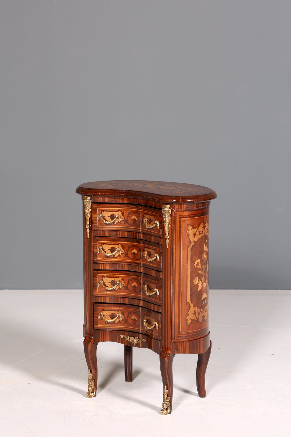 Noble baroque style chest of drawers, antique style side table, brass cabinet