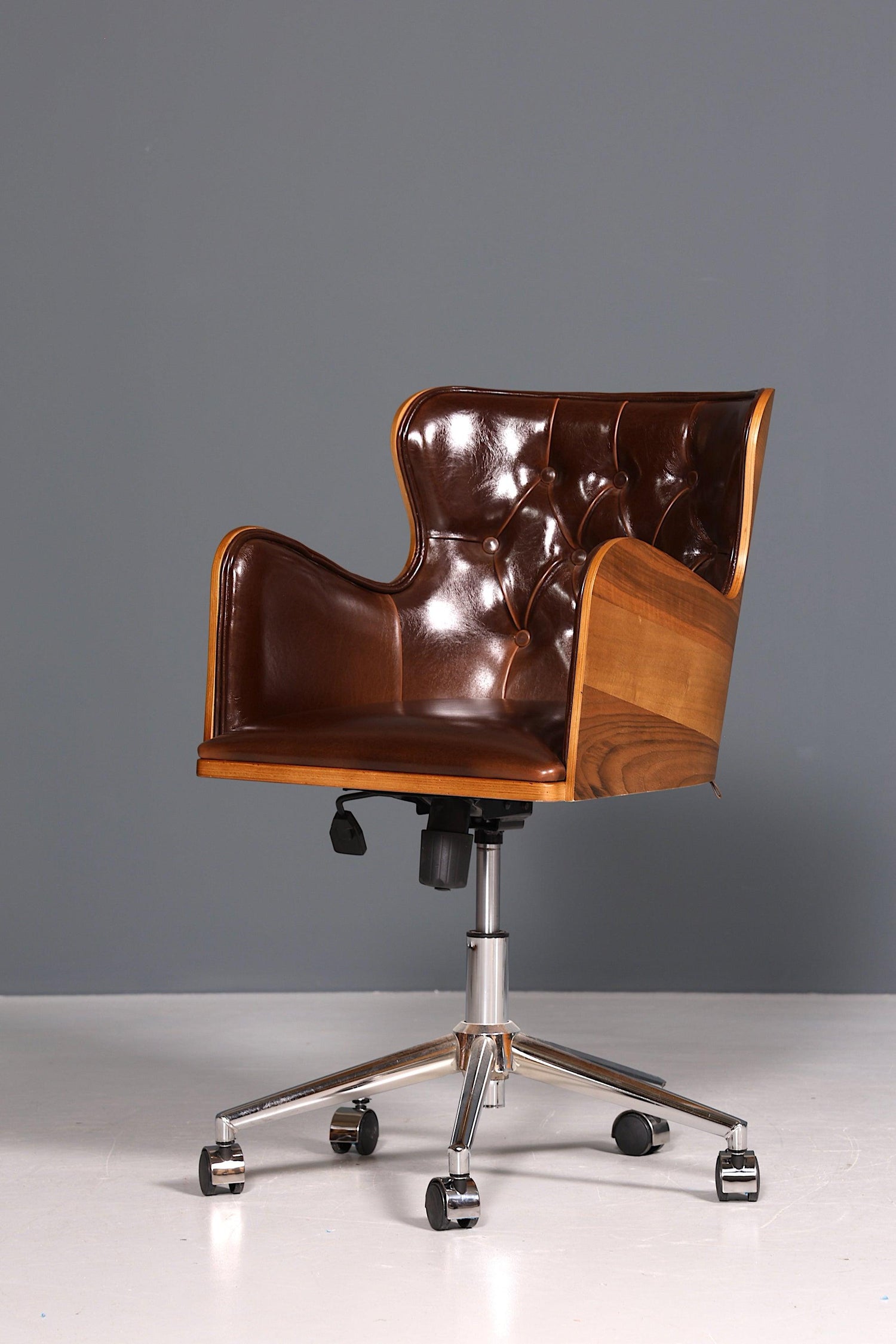 Chesterfield office armchair &quot;Leon-Office&quot; brown walnut