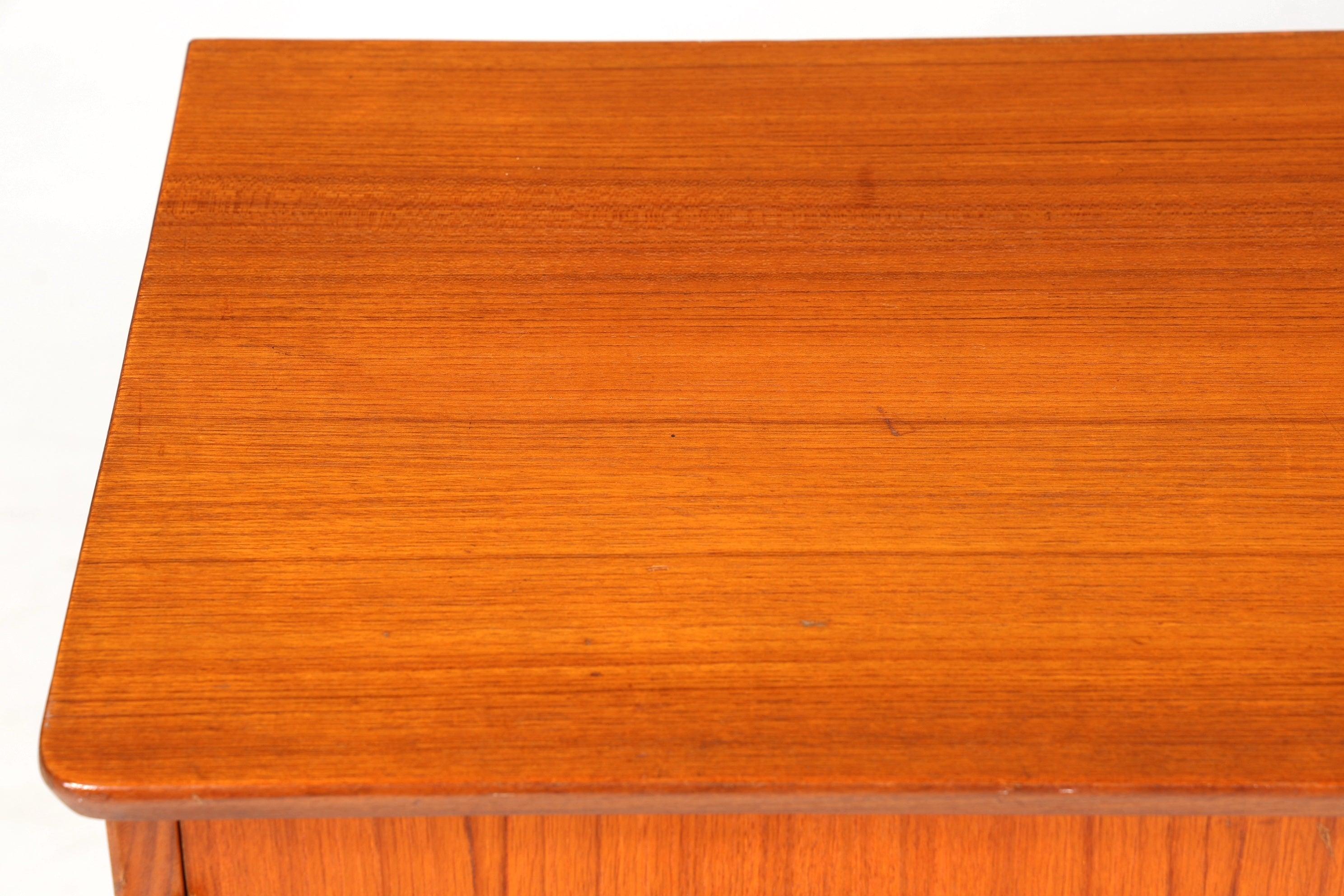 Schlichtes Mid Century Highboard Vintage Sideboard Danish Design Teak Holz Kommode 60er Jahre