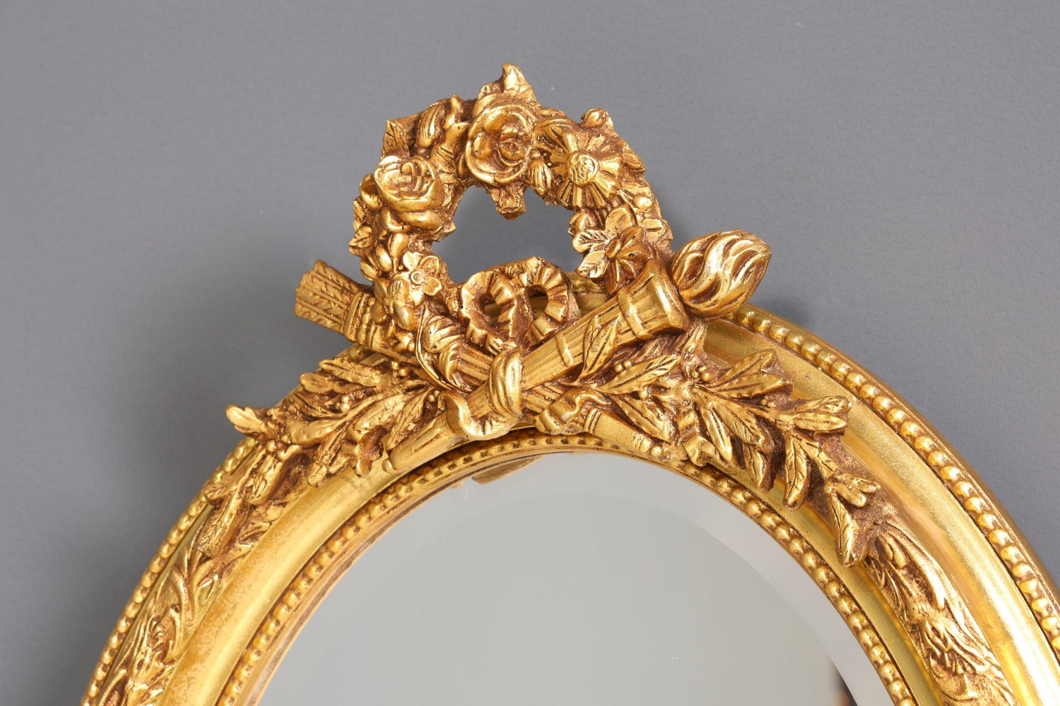 Stylish Oval Splendor Baroque Style Wall Mirror Ornaments Gold Mirror Hallway Mirror