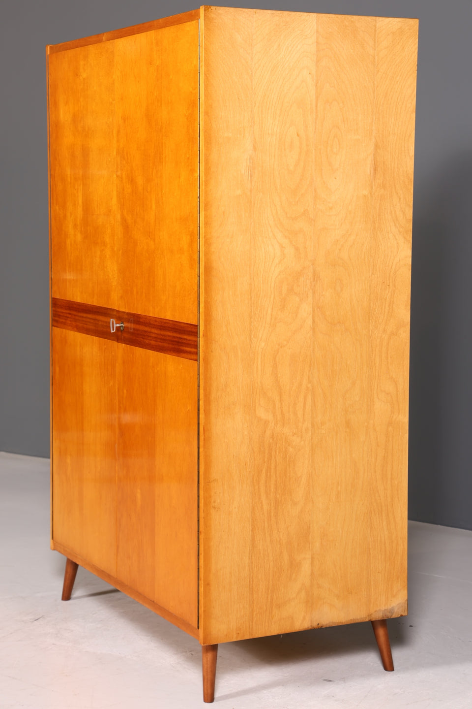 Wunderschöner Mid Century Kleiderschrank Vintage Schrank Retro Wäscheschrank