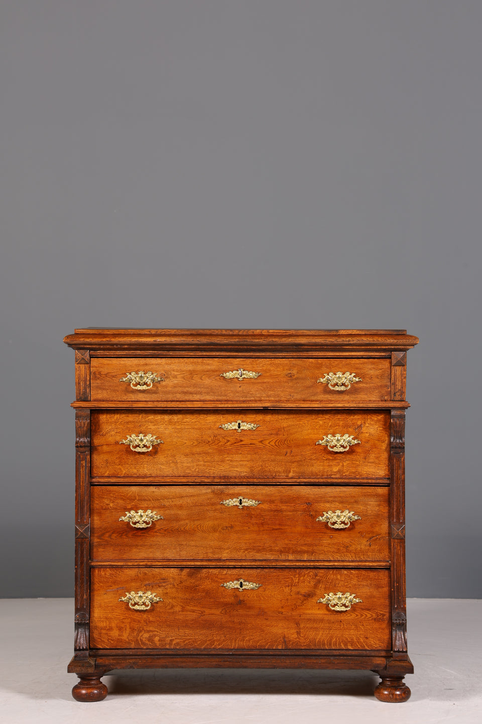 Traumhafte Gründerzeit Kommode Louis Philippe Nussbaum Sideboard um 1880