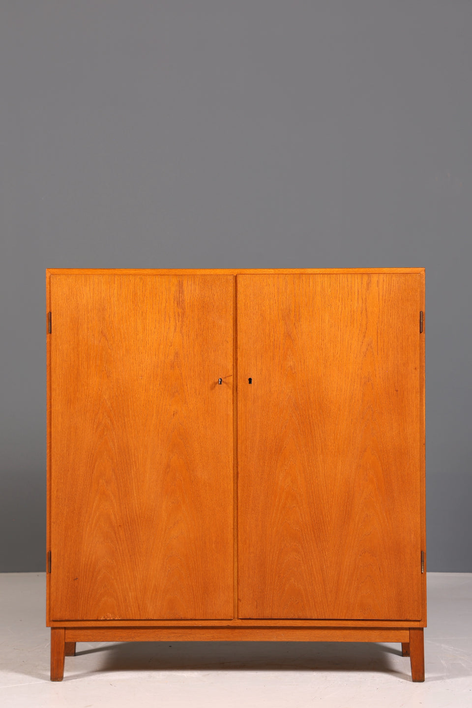 Schlichter Mid Century Schrank 60er Jahre Wäscheschrank Aktenschrank Kommode