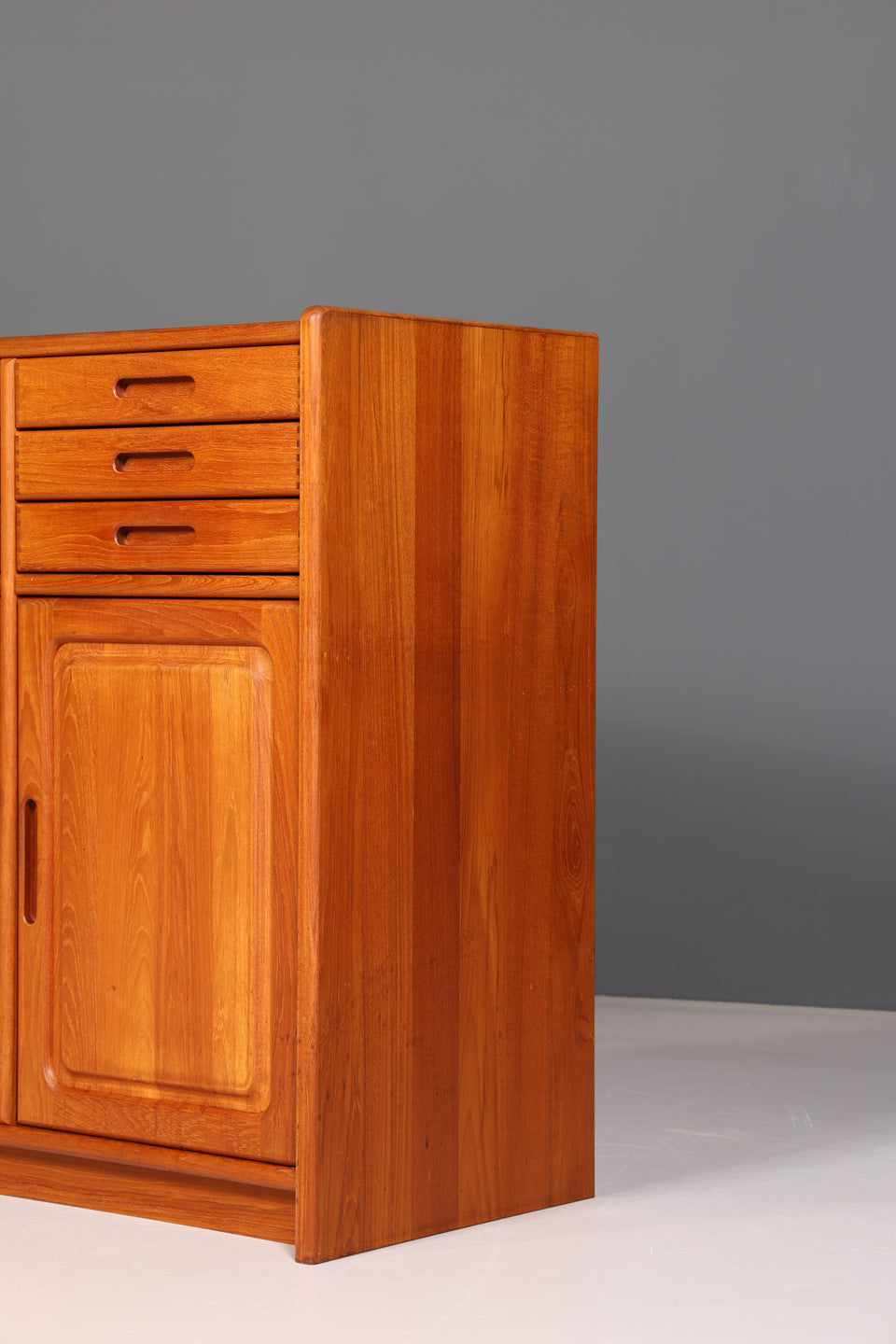 Original "Dyrlund" Schrank Mid Century Vertiko Danish Design Teak Holz Highboard Schrank 60s