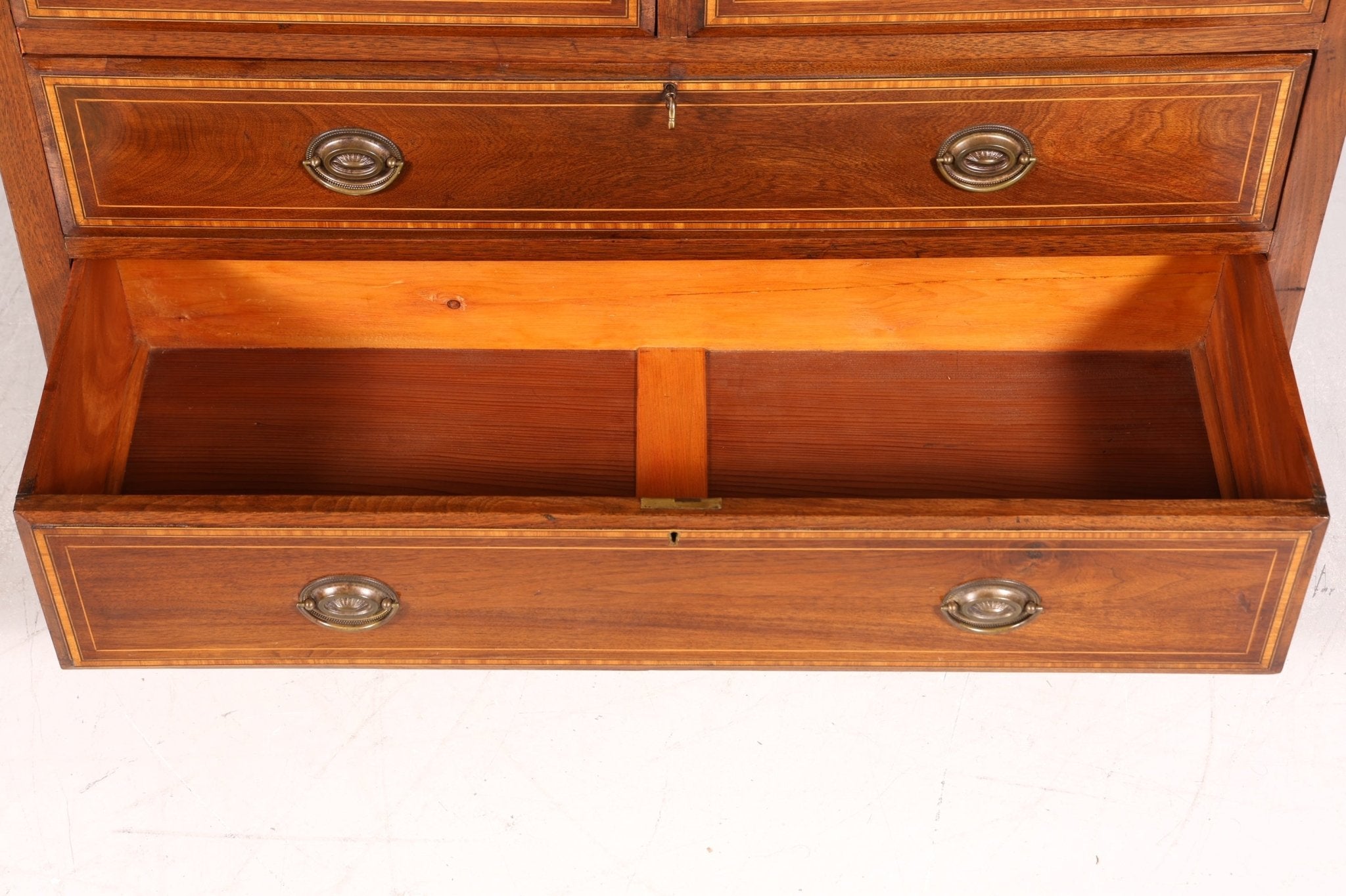 Beautiful English antique chest of drawers real wood sideboard chest of drawers