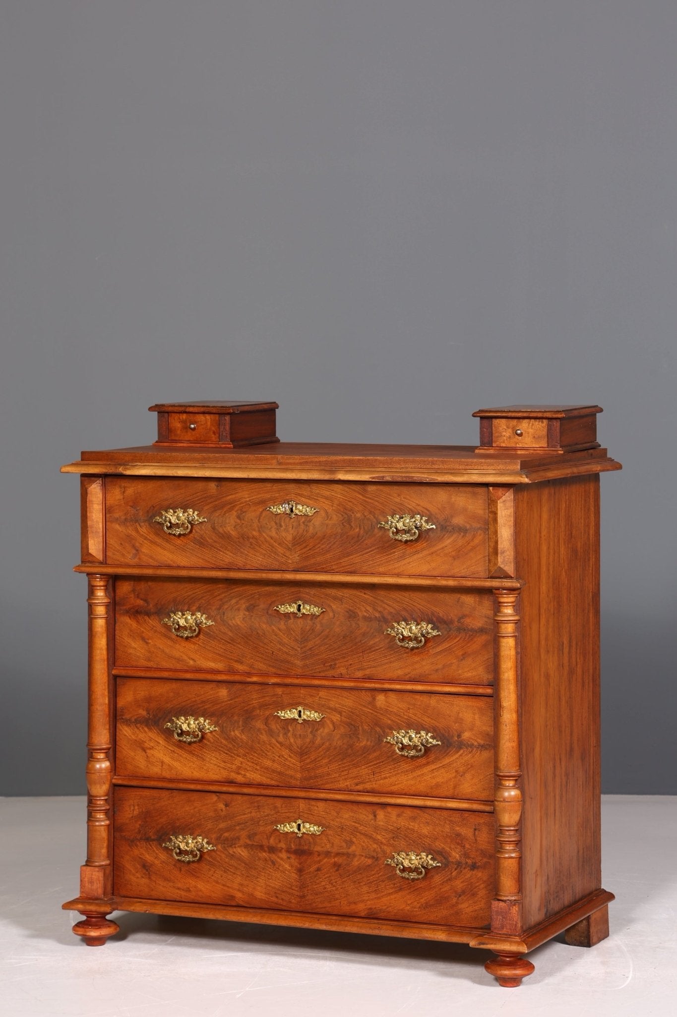 Wunderschöne Gründerzeit Kommode Louis Philippe Vertiko Nussbaum Sideboard um 1880