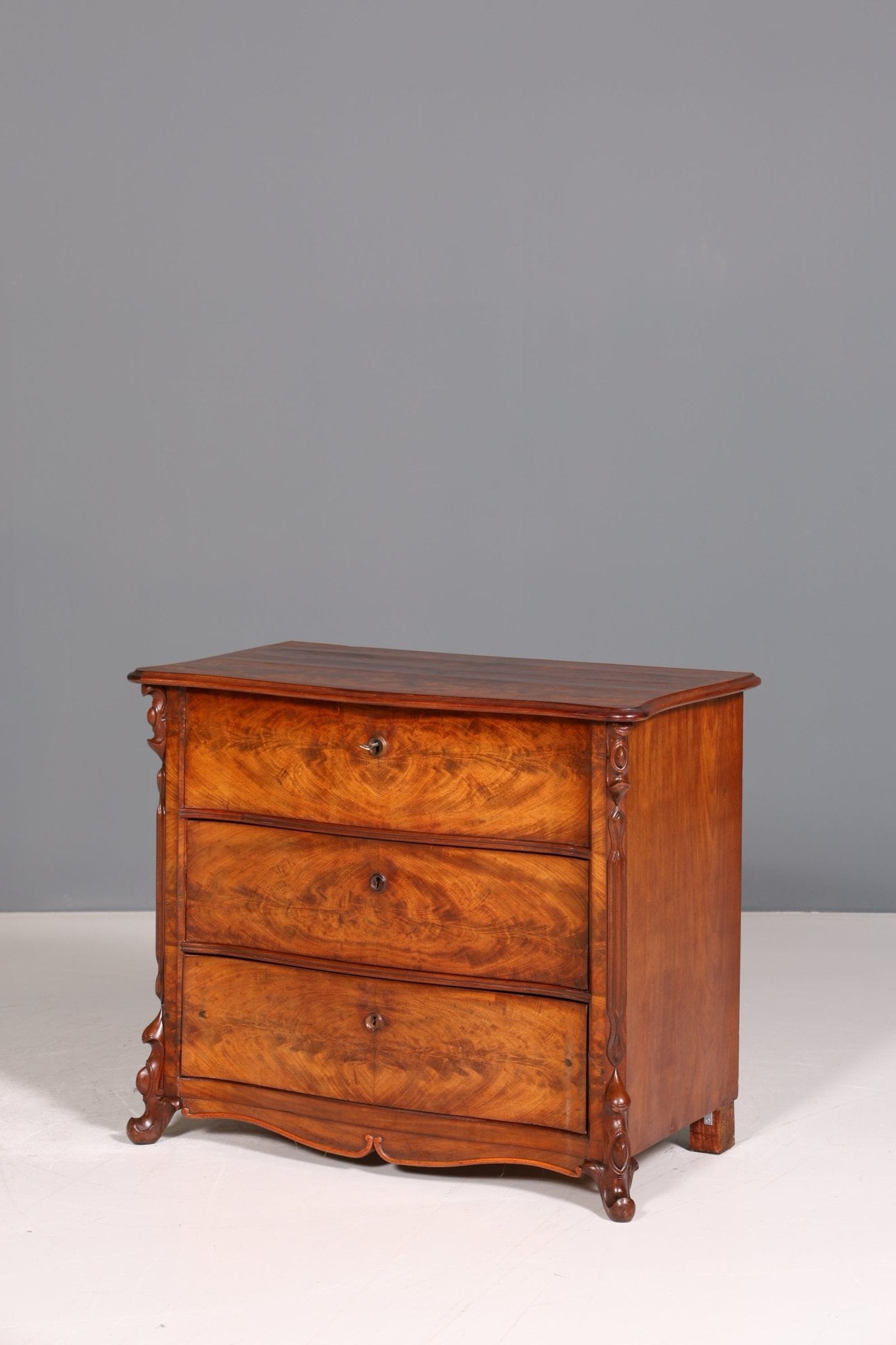 Beautiful Louis Philippe chest of drawers walnut around 1890