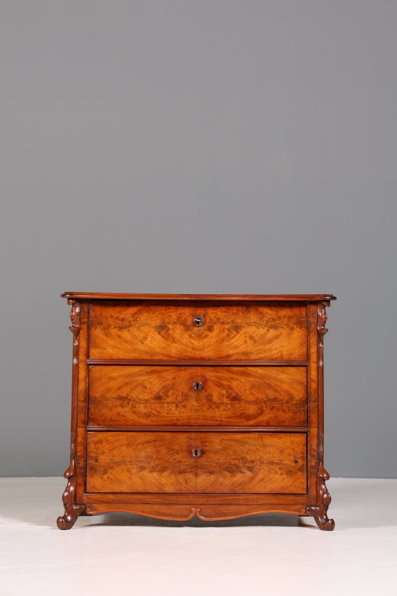 Beautiful Louis Philippe chest of drawers walnut around 1890