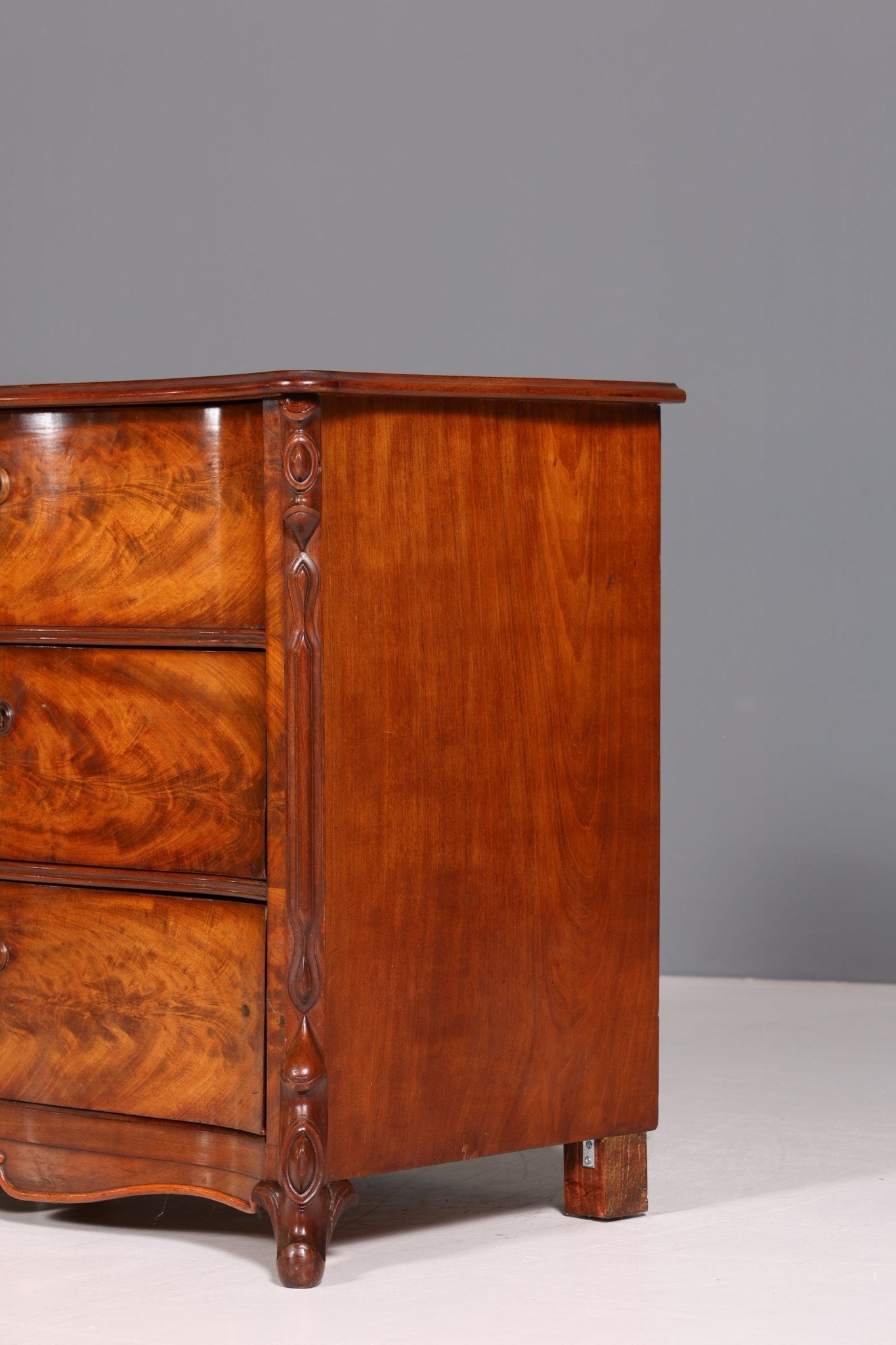 Beautiful Louis Philippe chest of drawers walnut around 1890