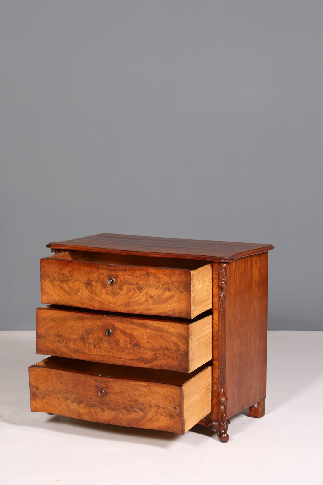 Beautiful Louis Philippe chest of drawers walnut around 1890