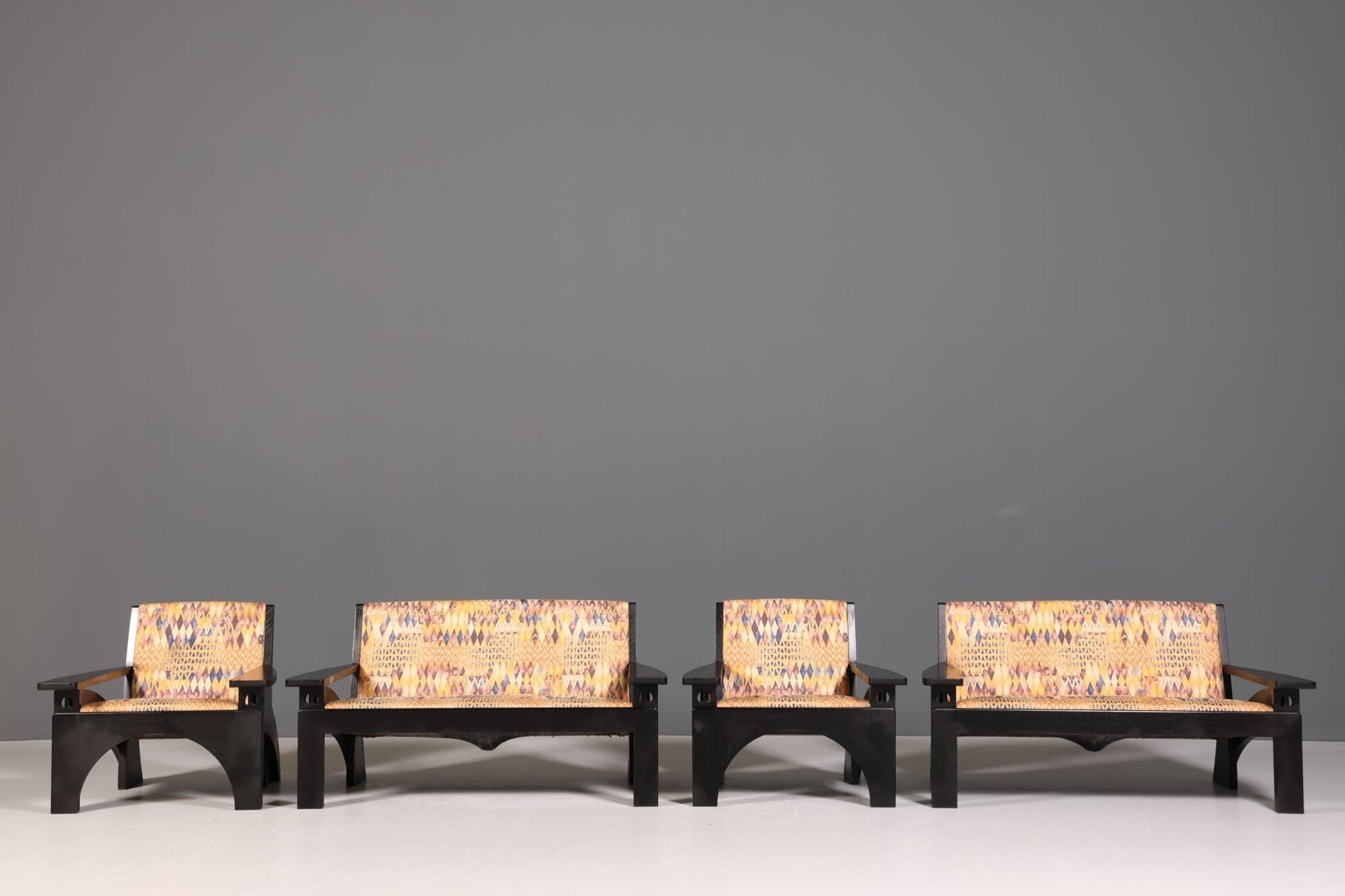 Beautiful Cassina Hill House Couch Design Italian Sofa 1980s by Charles Rennie Mackintosh 1 of 2